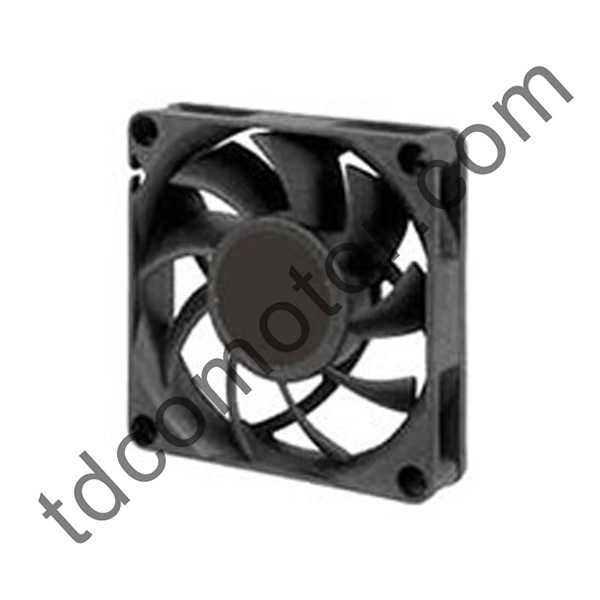 Ball ကိုဝက်ဝံပါ ၀ င်သည့် DC Axial Fan 70x70x15 YZ-7015D လက်ကိုင်အိတ်