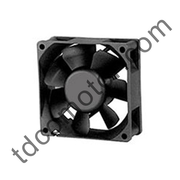 ဘောလုံးကိုဝက်ဝံပါ ၀ င်သည့် DC Axial Fan 70x70x25 YZ-7025D လက်ကိုင်အိတ်