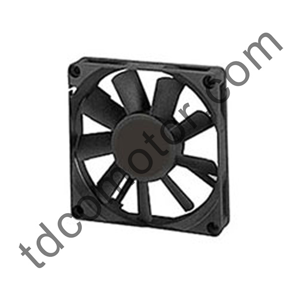 ဘောလုံးအ ၀ တ်အစားပါ ၀ င်သည့် DC Axial ပန်ကာ 80x80x15 YZ-8015D လက်ကိုင်အိတ်